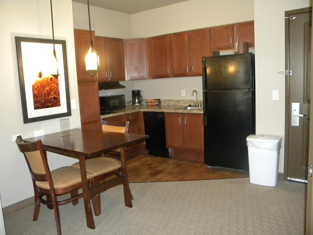Teddy'S Residential Suites Watford City Luaran gambar