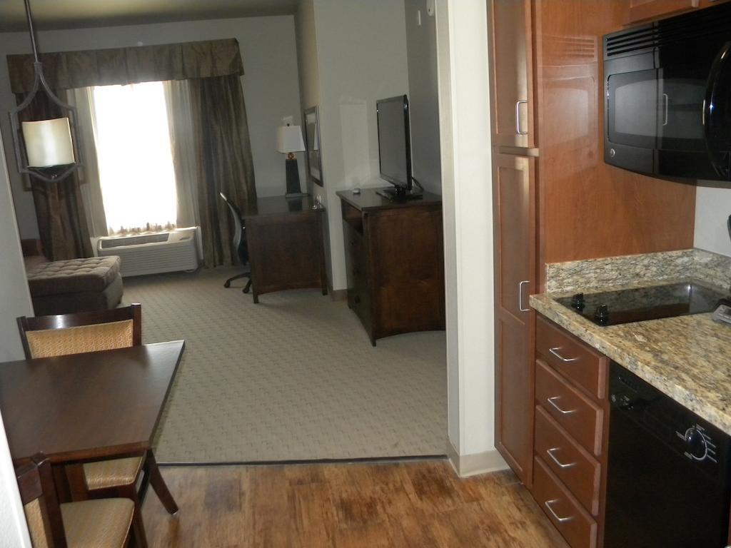 Teddy'S Residential Suites Watford City Luaran gambar