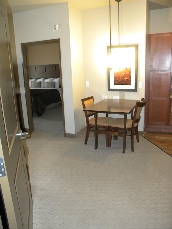 Teddy'S Residential Suites Watford City Luaran gambar