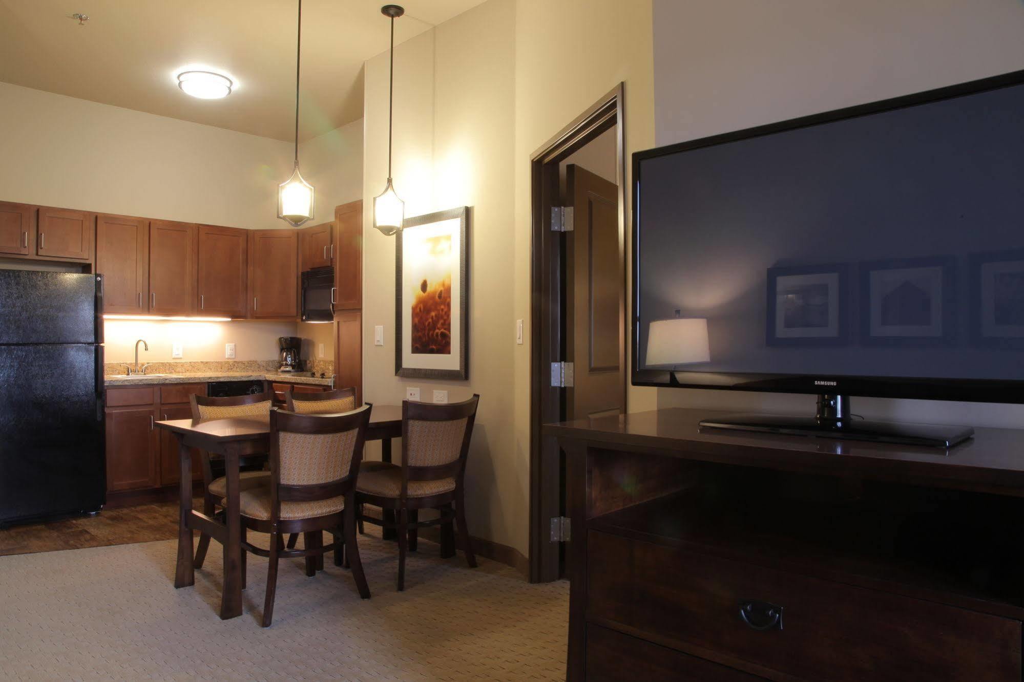 Teddy'S Residential Suites Watford City Luaran gambar