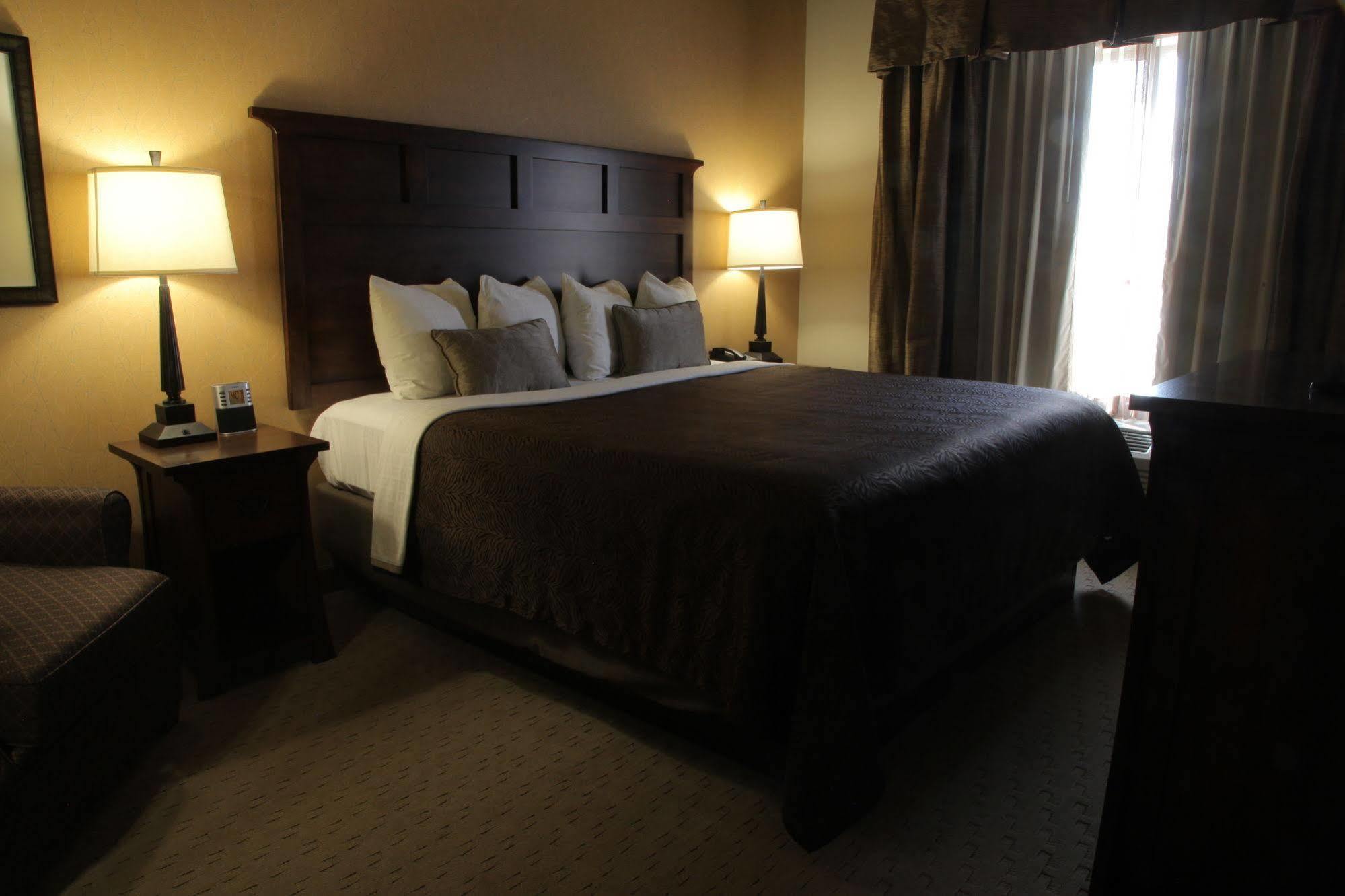 Teddy'S Residential Suites Watford City Luaran gambar