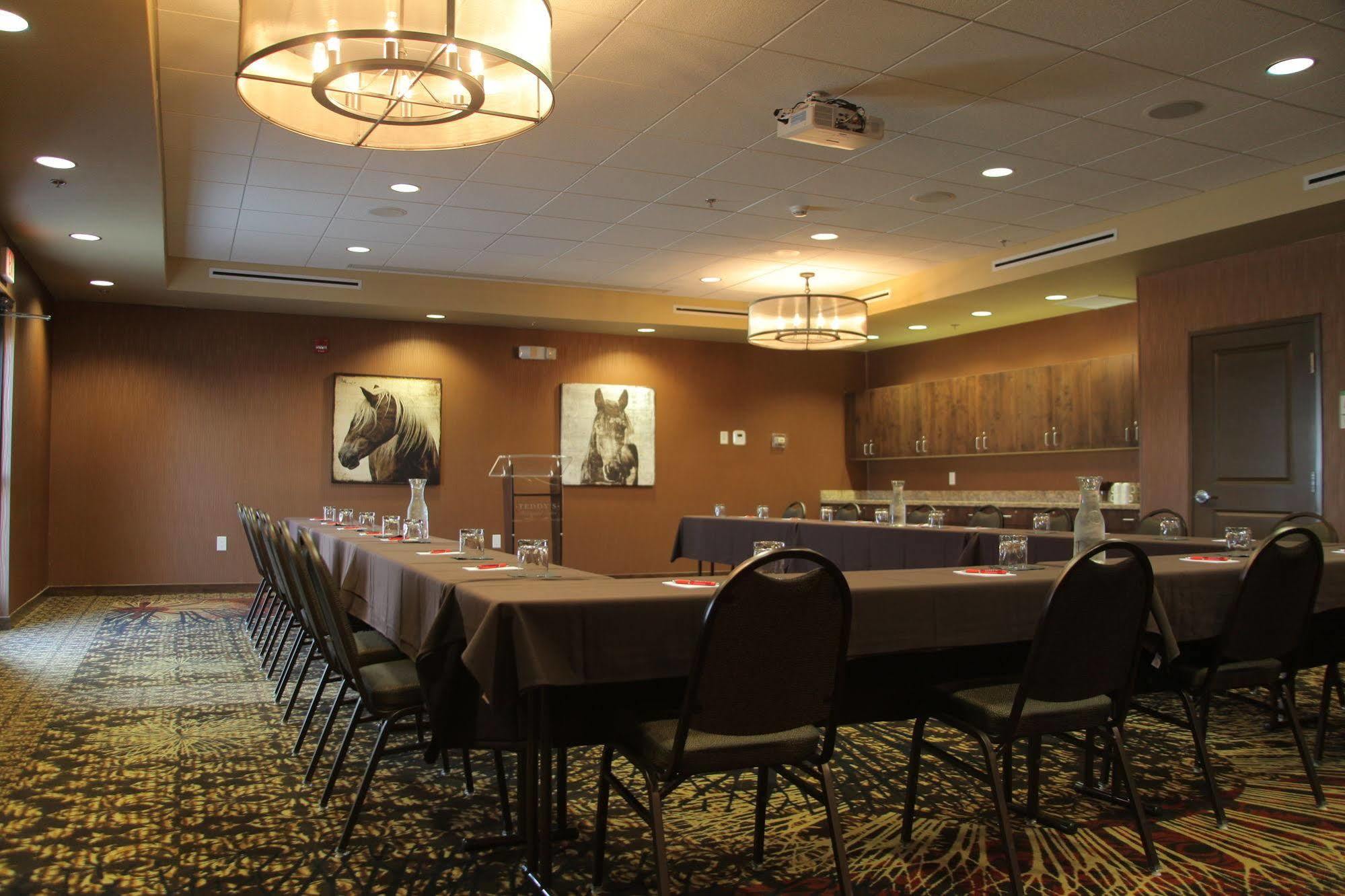 Teddy'S Residential Suites Watford City Luaran gambar